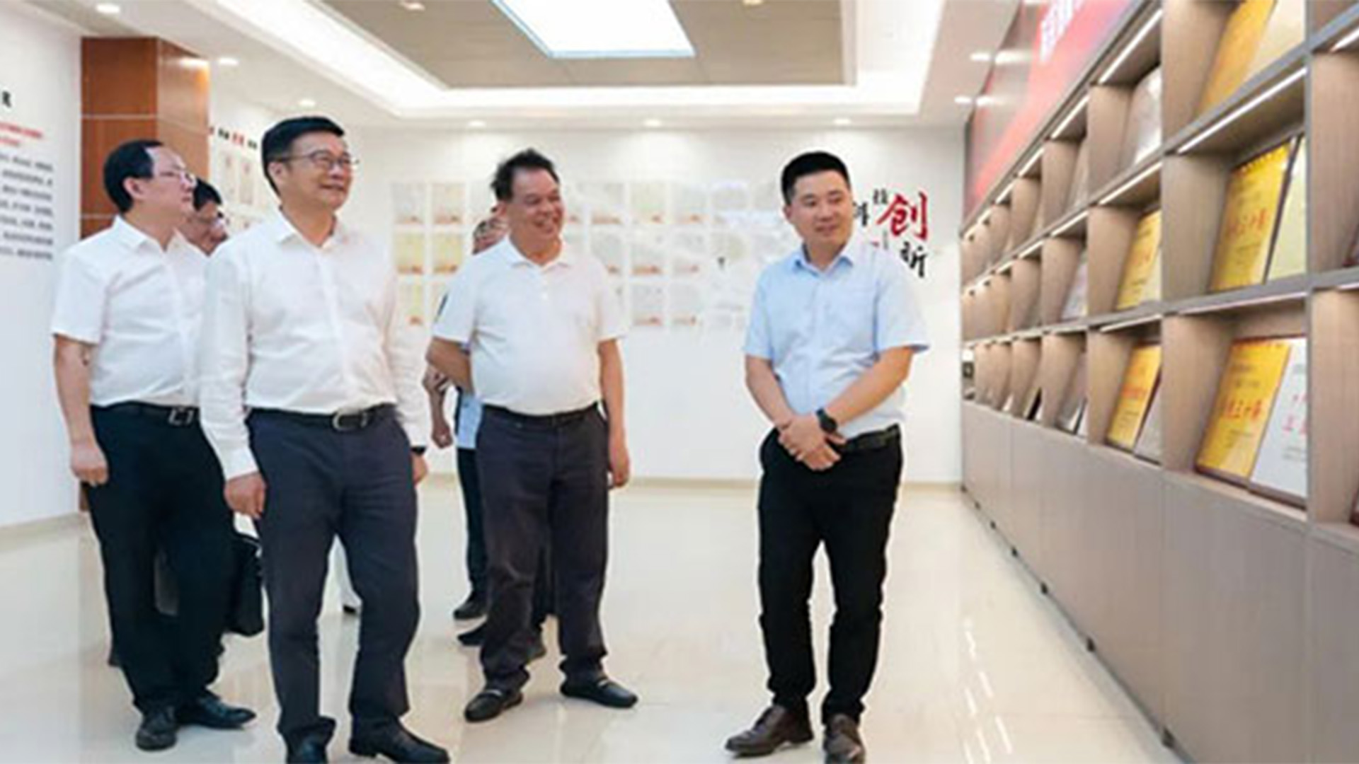 温州湾新区党工委书记、管委会主任周一富走访开云·体育-开云（中国）一站式服务官方网站_开云体育官方网站
